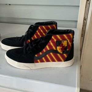 Harry Potter Hogwarts vans limited edition tried on no box no tags great shape